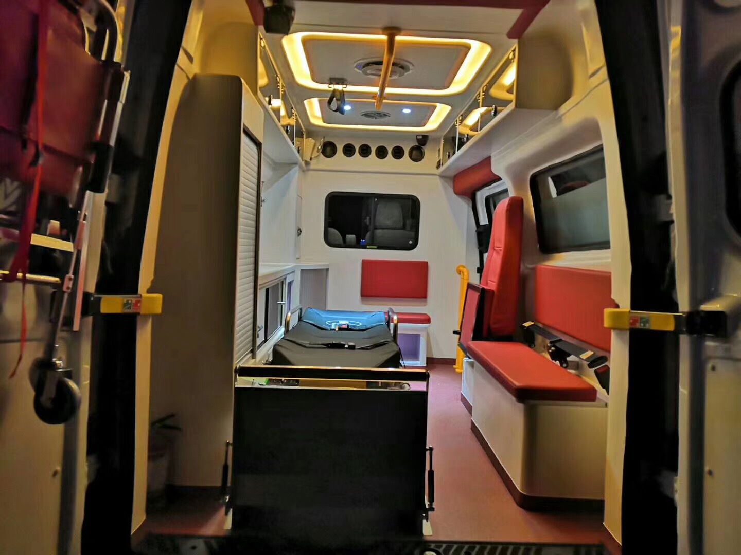 福特新全順V362救護車(短軸中頂)