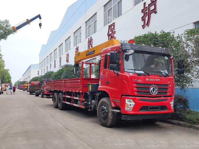 爆款程力隨車吊12噸東風后八輪D3L隨車吊圖片2