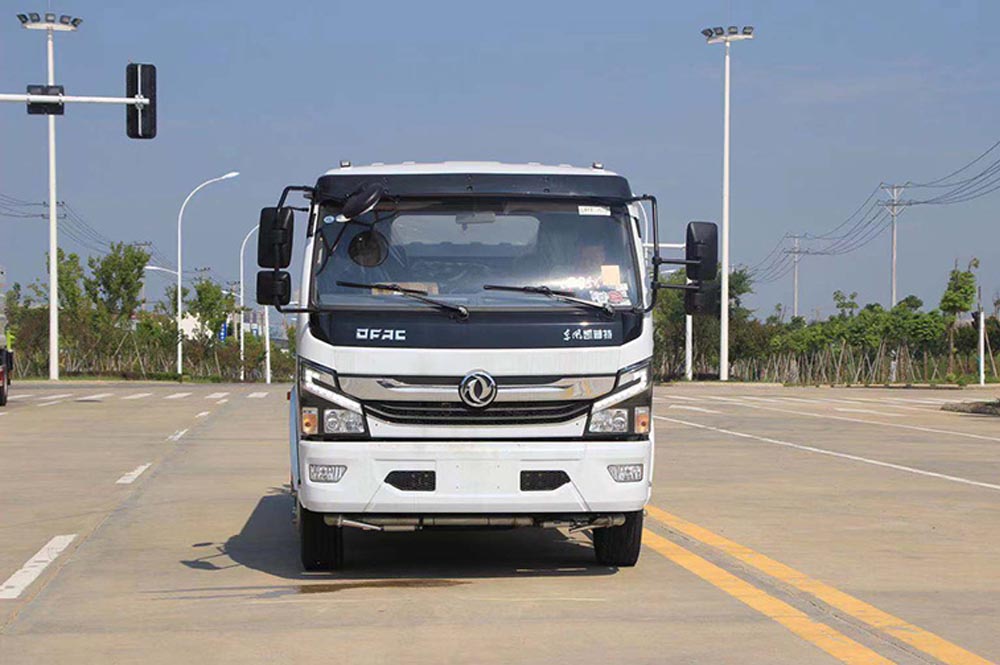 新品國(guó)六東風(fēng)大福瑞卡9.2方噴霧灑水車圖片3