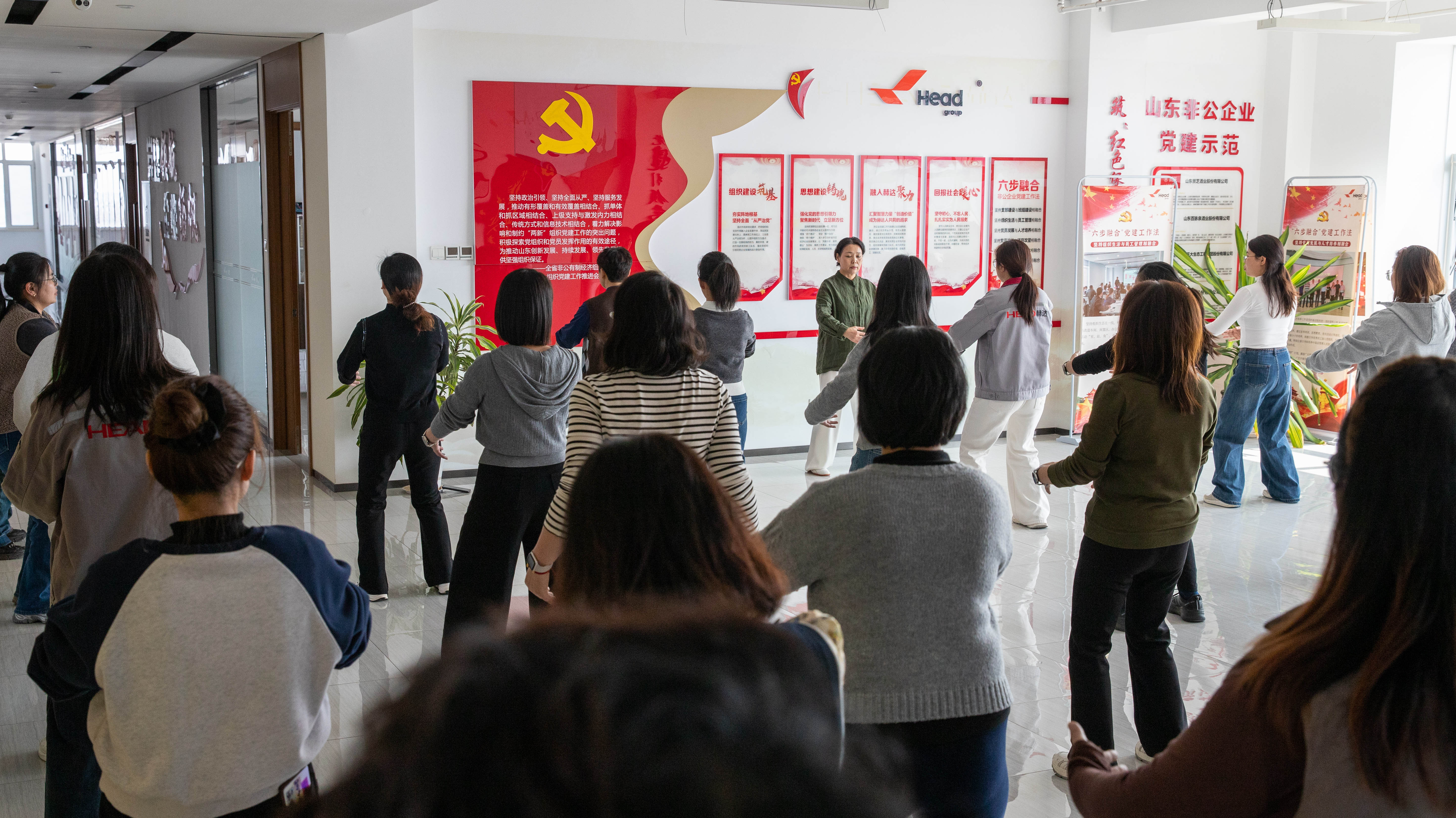 集團(tuán)工會組織開展八段錦教學(xué)活動